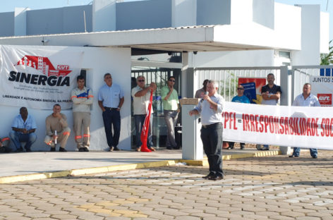Sinergia CUT realiza ato protesto na CPFL Bauru na manhã desta segunda (14)