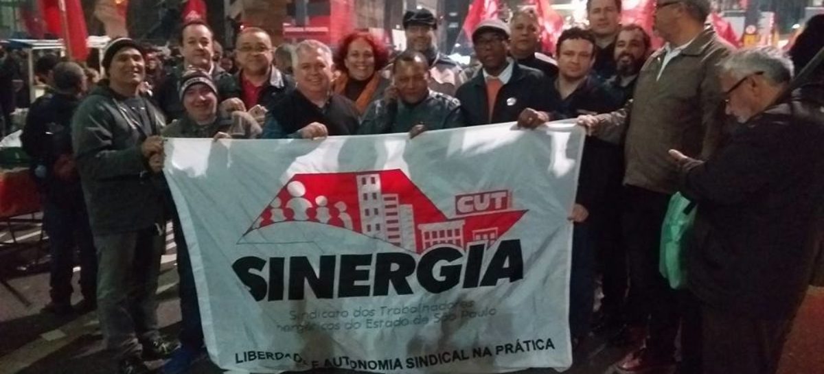 Avenida Paulista clama pela defesa de Lula, da democracia e contra a agenda de Temer