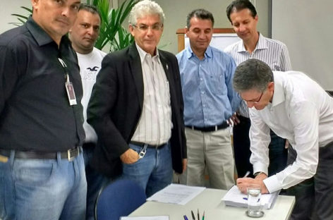 Sinergia CUT entrega abaixo-assinado que pede melhoria na assistência médica da Fundação Cesp