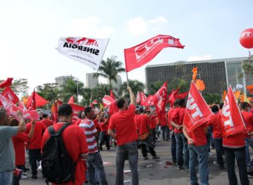 Ato pelo emprego e produção reúne milhares em São Paulo