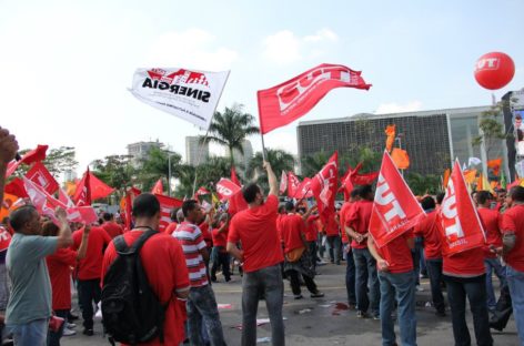 Ato pelo emprego e produção reúne milhares em São Paulo