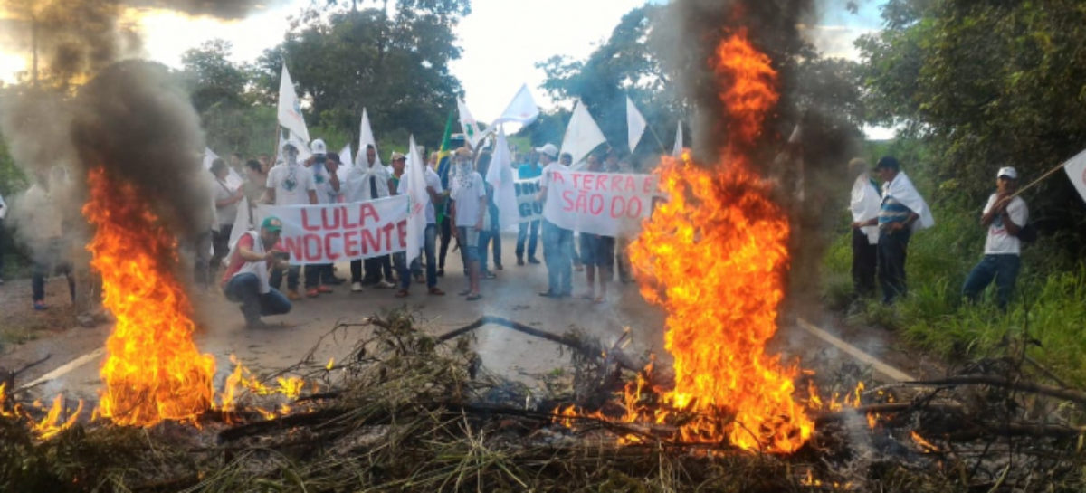 Movimentos sociais fazem atos contra a prisão de Lula na manhã desta quarta (11)