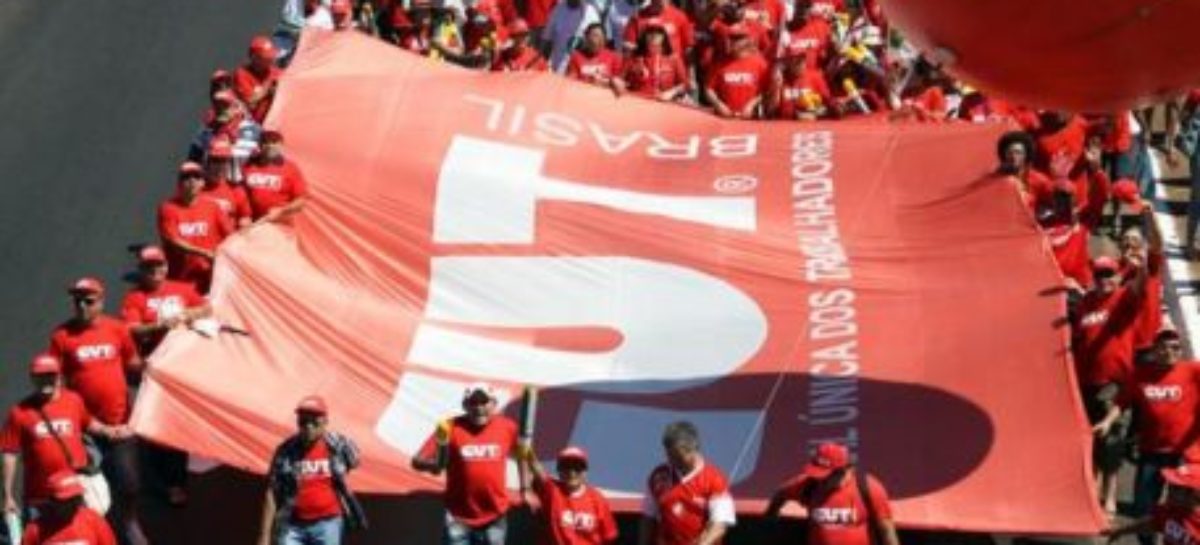 Macrossetor Comércio e Serviços: negociações conjuntas e nacionais são fundamentais para combater precarização