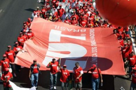 Macrossetor Comércio e Serviços: negociações conjuntas e nacionais são fundamentais para combater precarização