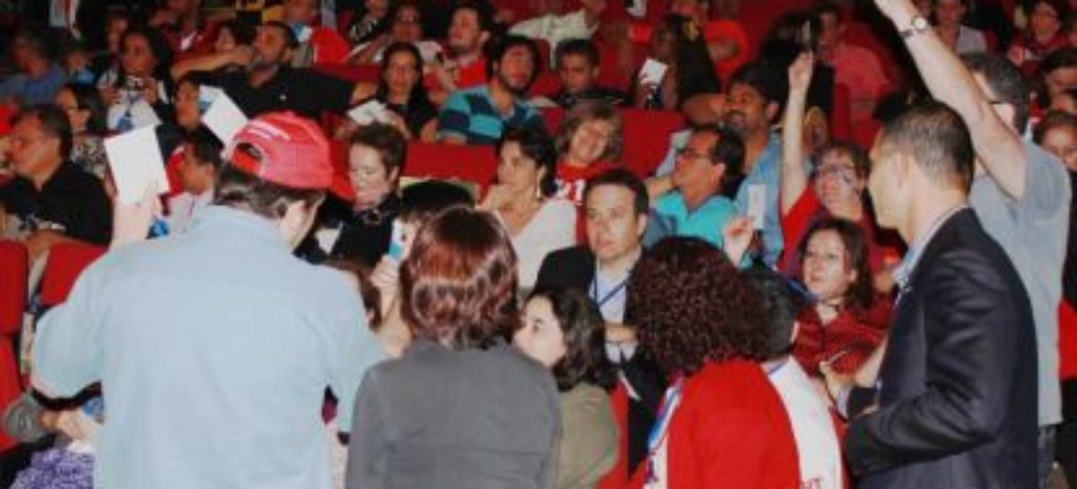 Conferência termina com aprovação da redução da jornada de trabalho e fim do interdito para greves