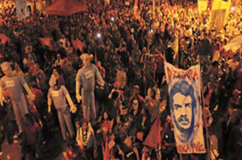 Marcha da democracia silencia panelaço