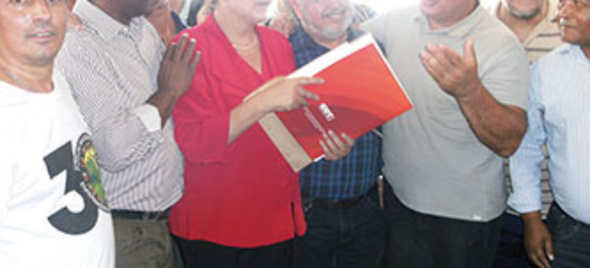 Dilma recebe manifesto dos trabalhadores