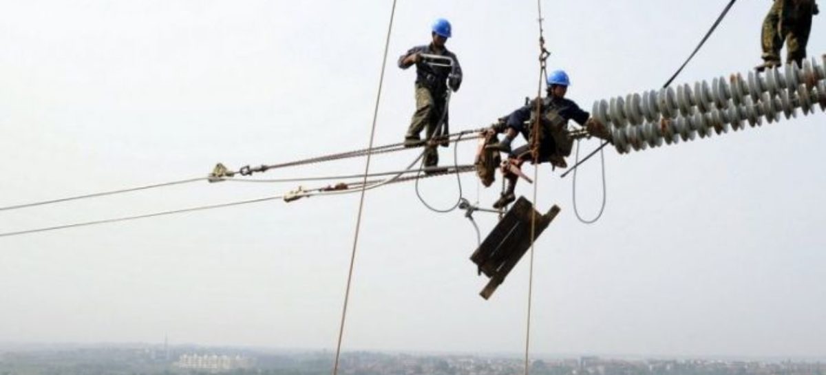 Eletricitários correm perigo de vida e denunciam risco de novo apagão no País