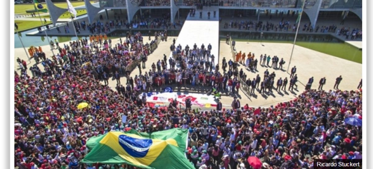 Dilma deixa Planalto, mas não a luta pela democracia