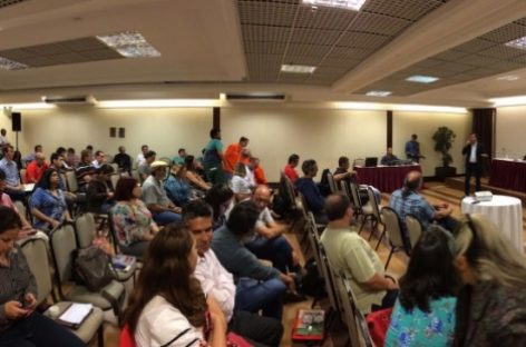 Trabalhadores vão ao Senado e às ruas para defender estatais