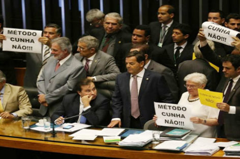 Rodrigo Maia manobra e Câmara aprova urgência para Reforma Trabalhista