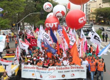 Em dia de mobilização por trabalho decente, CUT entrega pauta de reivindicações para a Fiesp