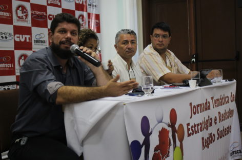 Trabalhadores debatem reformas em jornada temática
