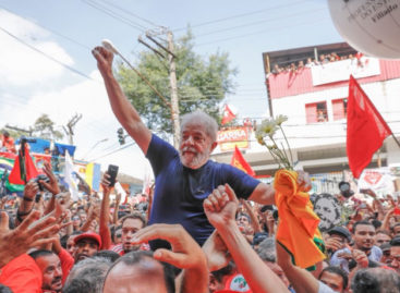 Manifestações pela liberdade de Lula continuam neste sábado (7)