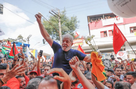 Manifestações pela liberdade de Lula continuam neste sábado (7)