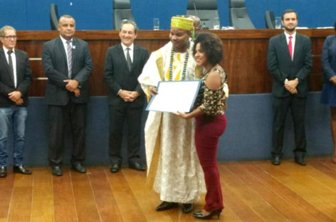 Trabalhadora do Sinergia CUT recebe “Diploma Zumbi dos Palmares”