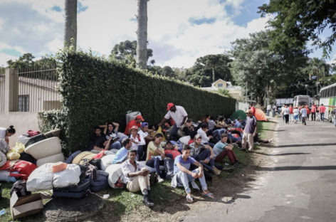 Violência policial não intimida militantes e caravanas começam chegar a Curitiba