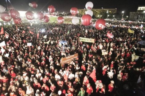 Mais de 800 mil pessoas foram às ruas dizer não ao golpe!