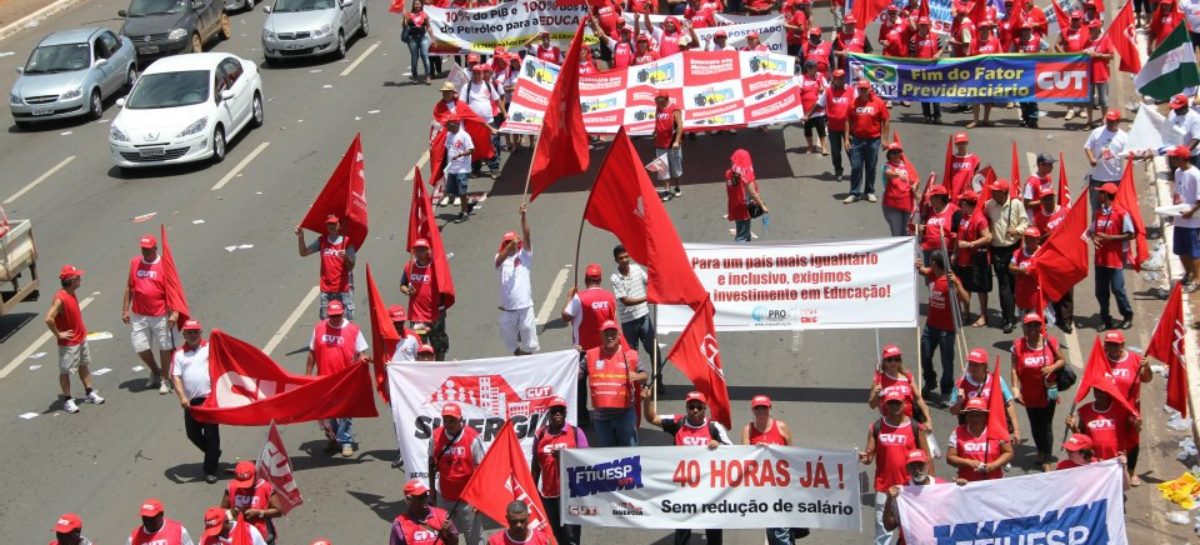 Marcha reúne 50 mil em Brasília