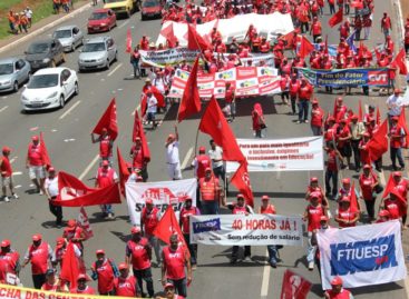 Marcha reúne 50 mil em Brasília