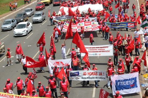 Marcha reúne 50 mil em Brasília