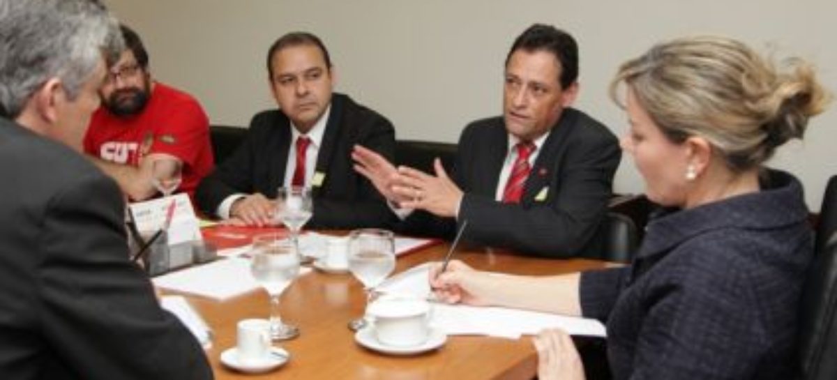 Ministra Gleisi e presidente do TST prometem ajudar pelo fim do imposto sindical