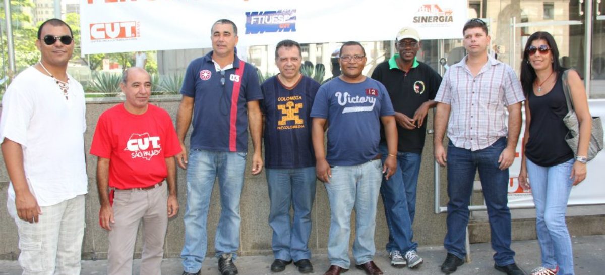 Trabalhadores ocupam a Paulista para exigir PLR sem Imposto de Renda