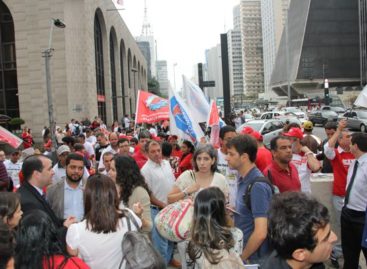 Em ato unificado na capital paulista, trabalhadores apontam que não falta dinheiro, mas responsabilidade aos empresários