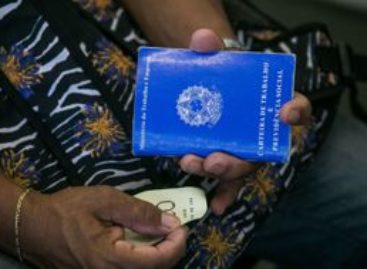 Veja quais deputados votaram a favor da terceirização