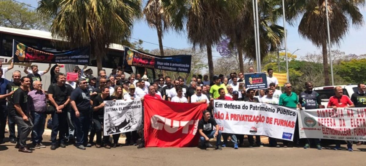 Trabalhadores realizam mobilização em defesa de Furnas e do Patrimônio Público
