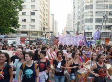 Saiu na imprensa: Protesto alerta contra o feminicídio / Dirigentes do Sinergia CUT participam