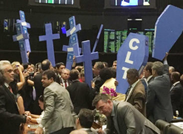 Câmara aprova Reforma que extermina com os direitos trabalhistas