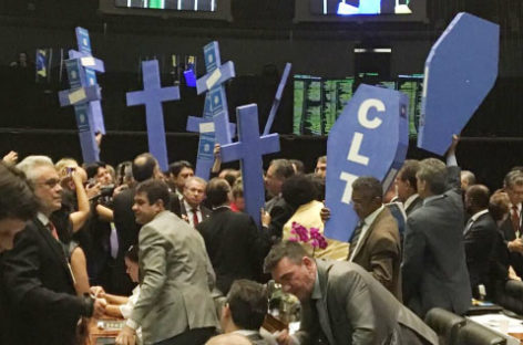 Câmara aprova Reforma que extermina com os direitos trabalhistas