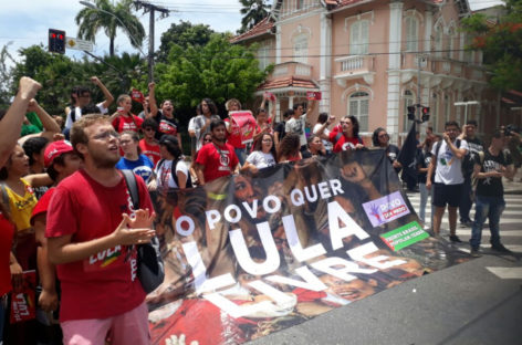 Manifestações em favor do ex-presidente Lula se multiplicam em todo o país