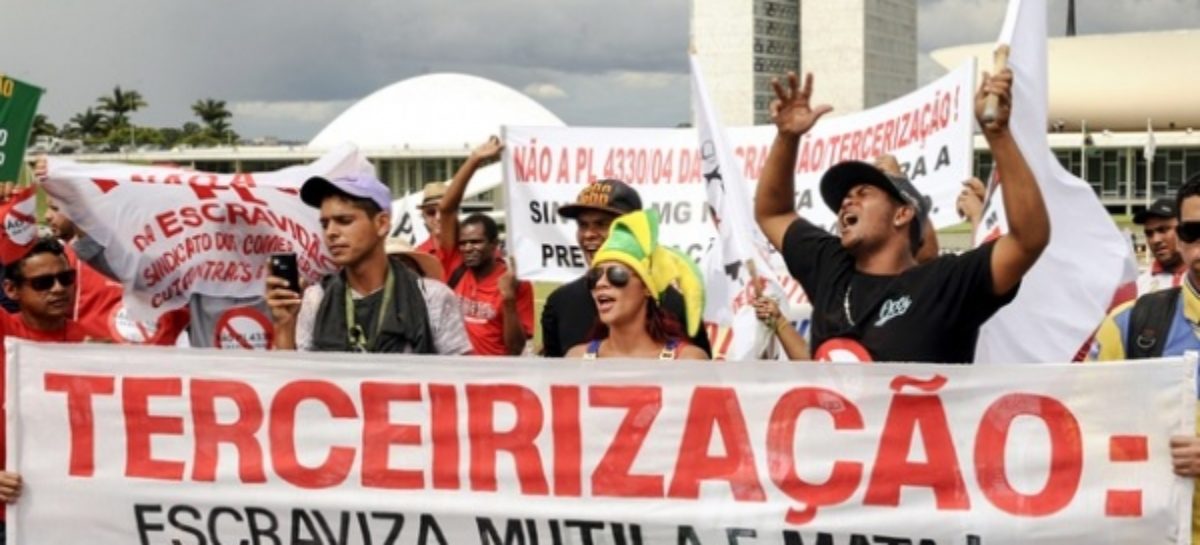 Câmara vota terceirização e pode rasgar CLT nesta terça-feira (21)