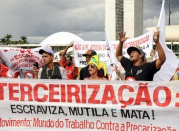 Câmara vota terceirização e pode rasgar CLT nesta terça-feira (21)