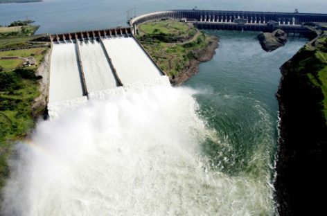 Trabalhadores da Eletrobras pedem a saída do presidente da estatal