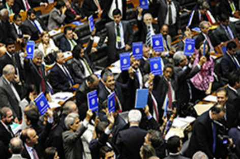 Câmara aprova terceirização em atividade-fim